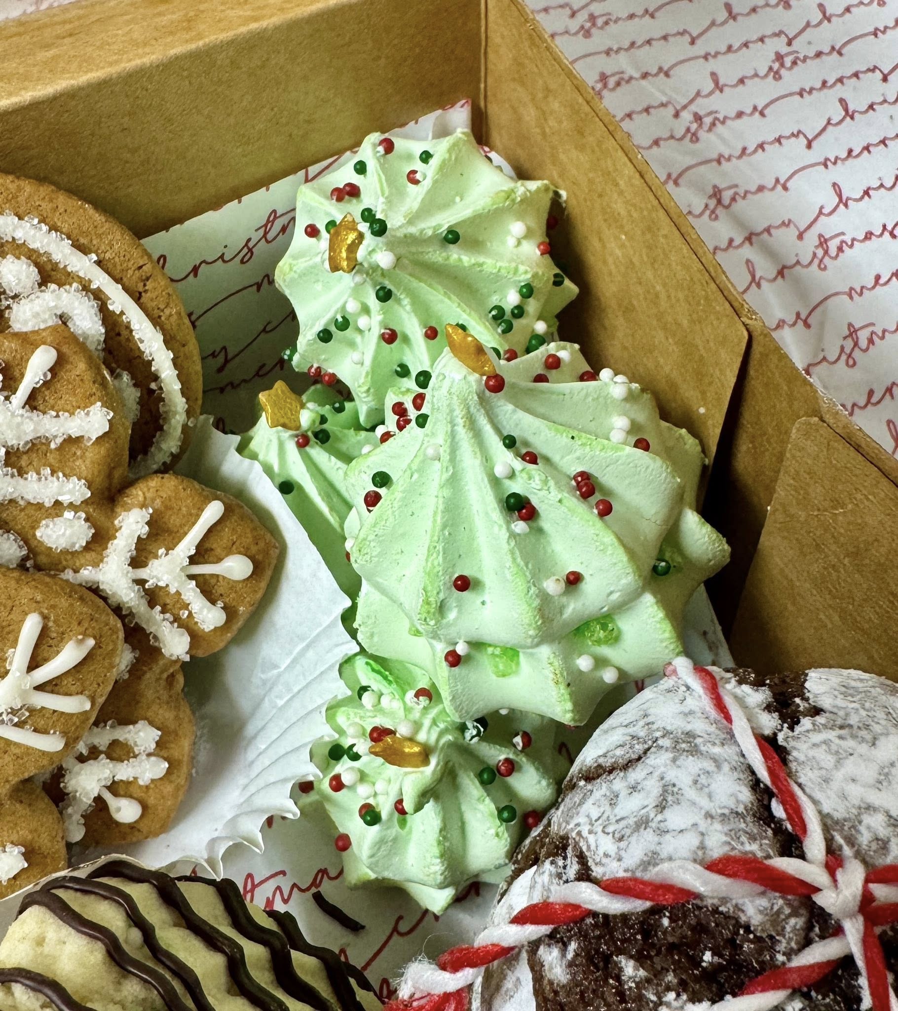 Christmas tree meringue cookies